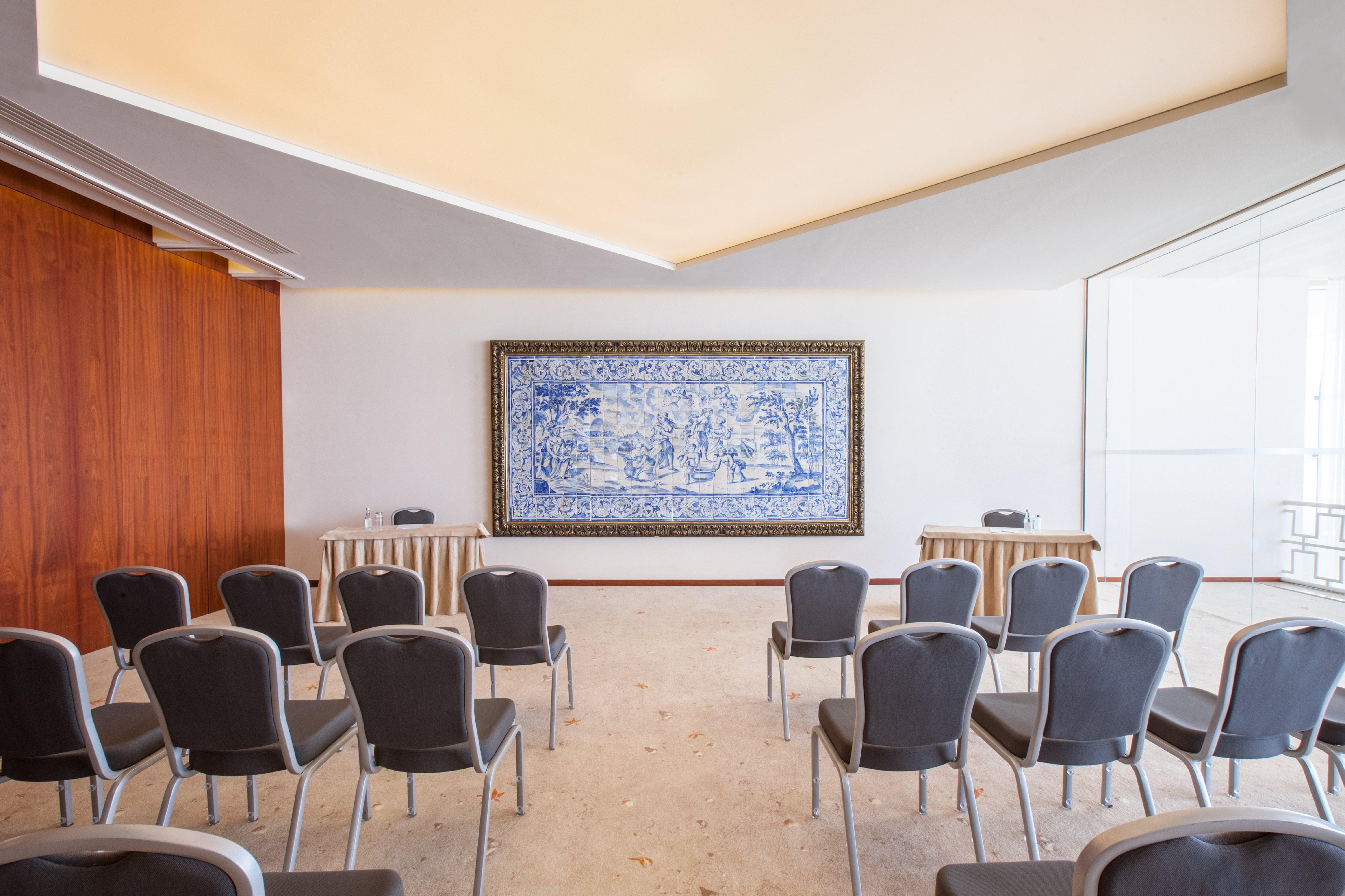 Crowne Plaza Vilamoura - Algarve By Ihg Eksteriør billede The interior of the Portuguese Parliament's conference room