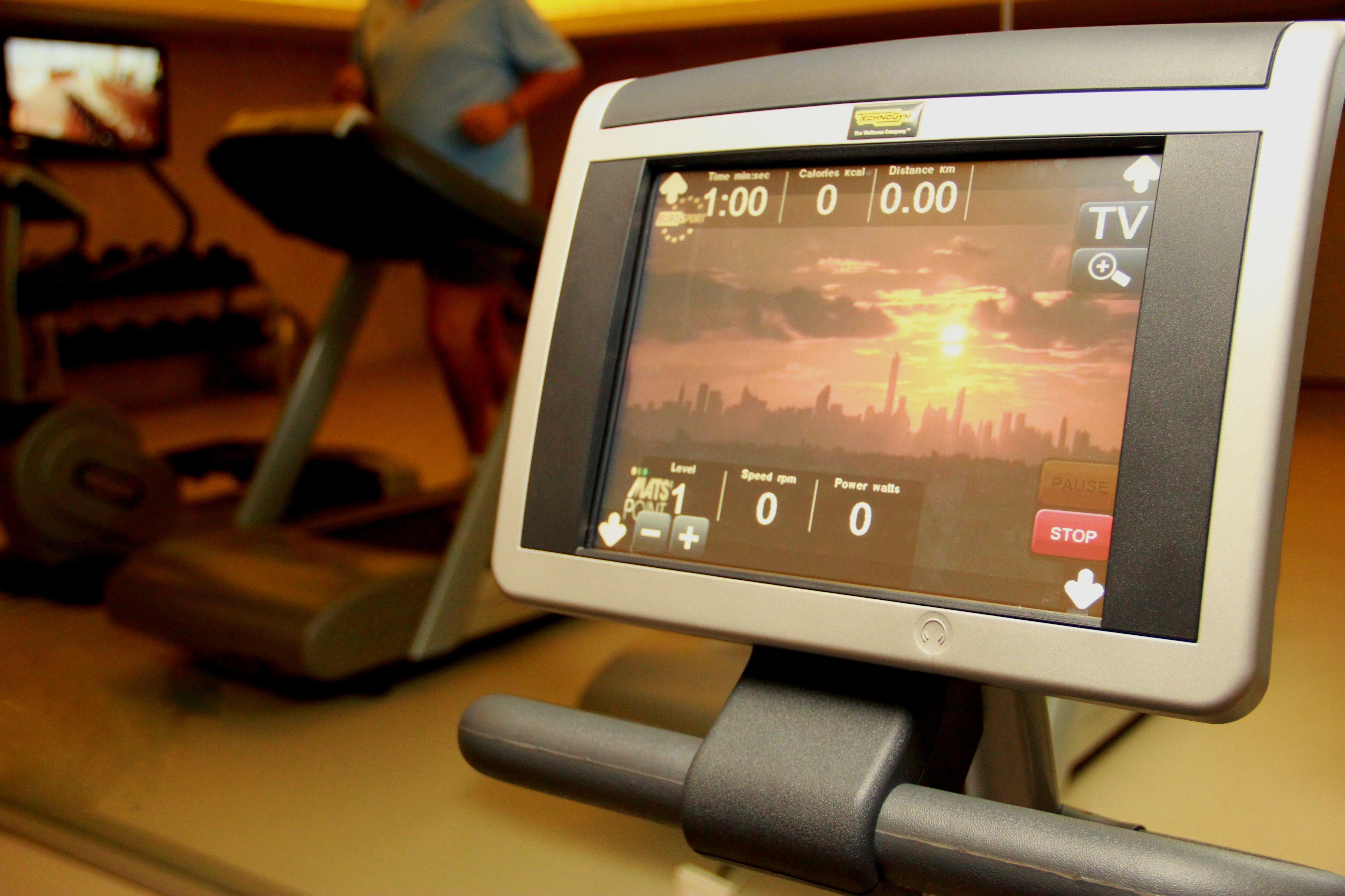 Crowne Plaza Vilamoura - Algarve By Ihg Eksteriør billede A treadmill console
