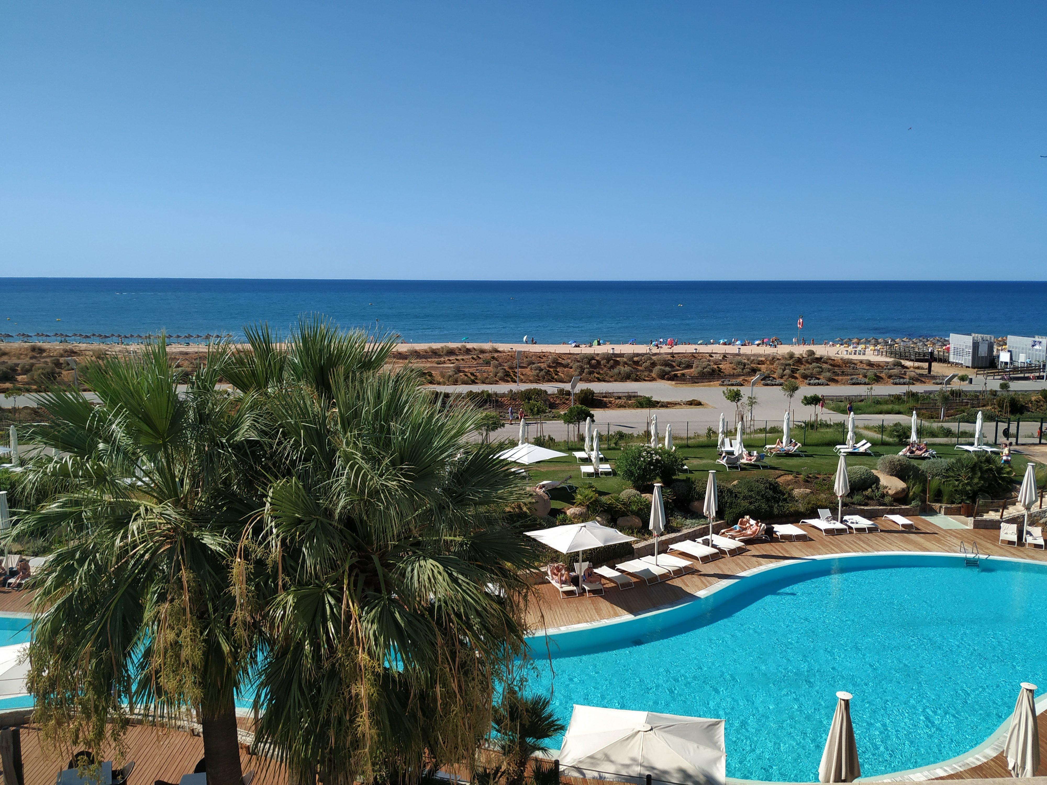 Crowne Plaza Vilamoura - Algarve By Ihg Eksteriør billede View of the beach from the hotel
