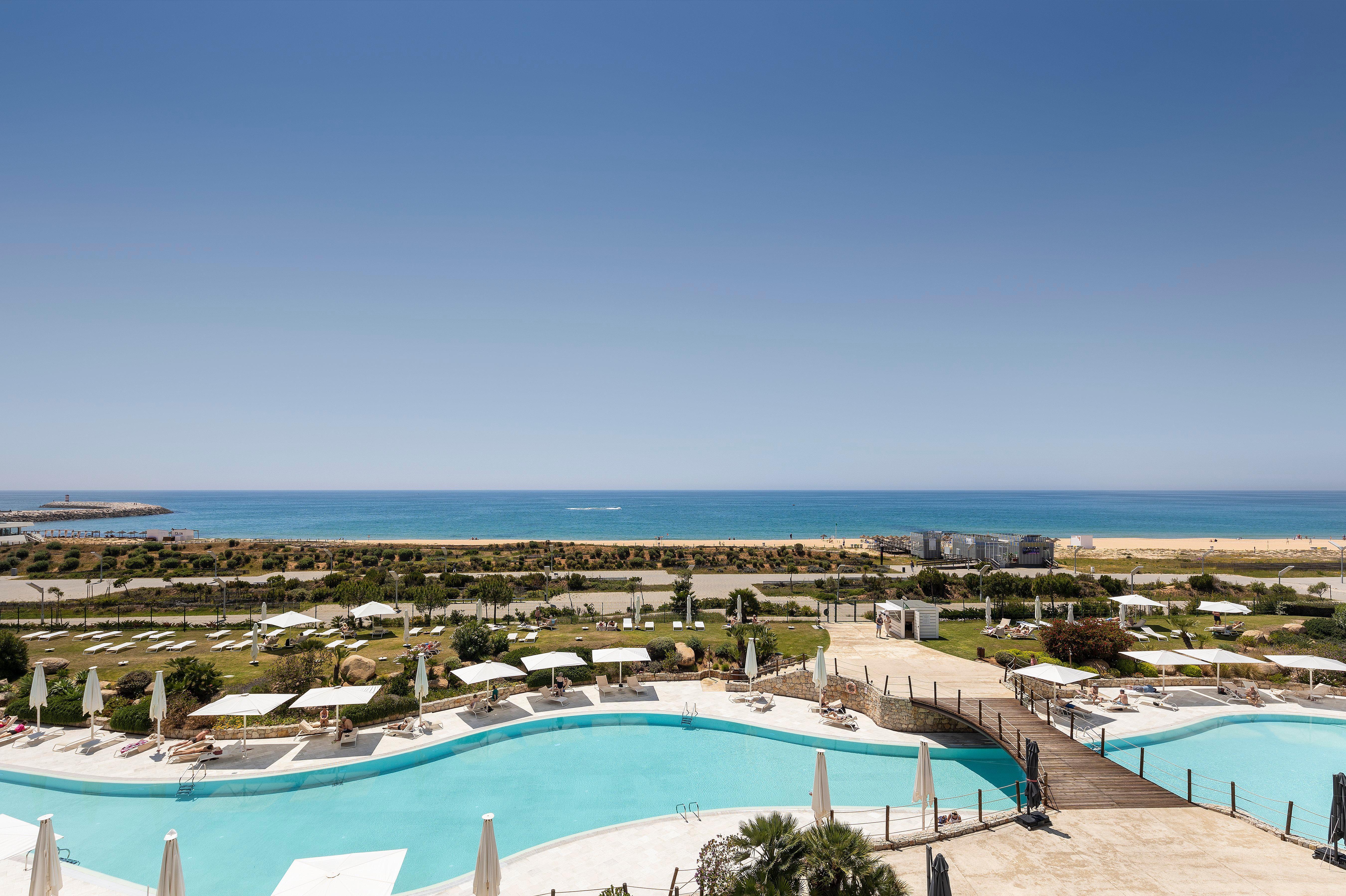 Crowne Plaza Vilamoura - Algarve By Ihg Eksteriør billede View of the resort
