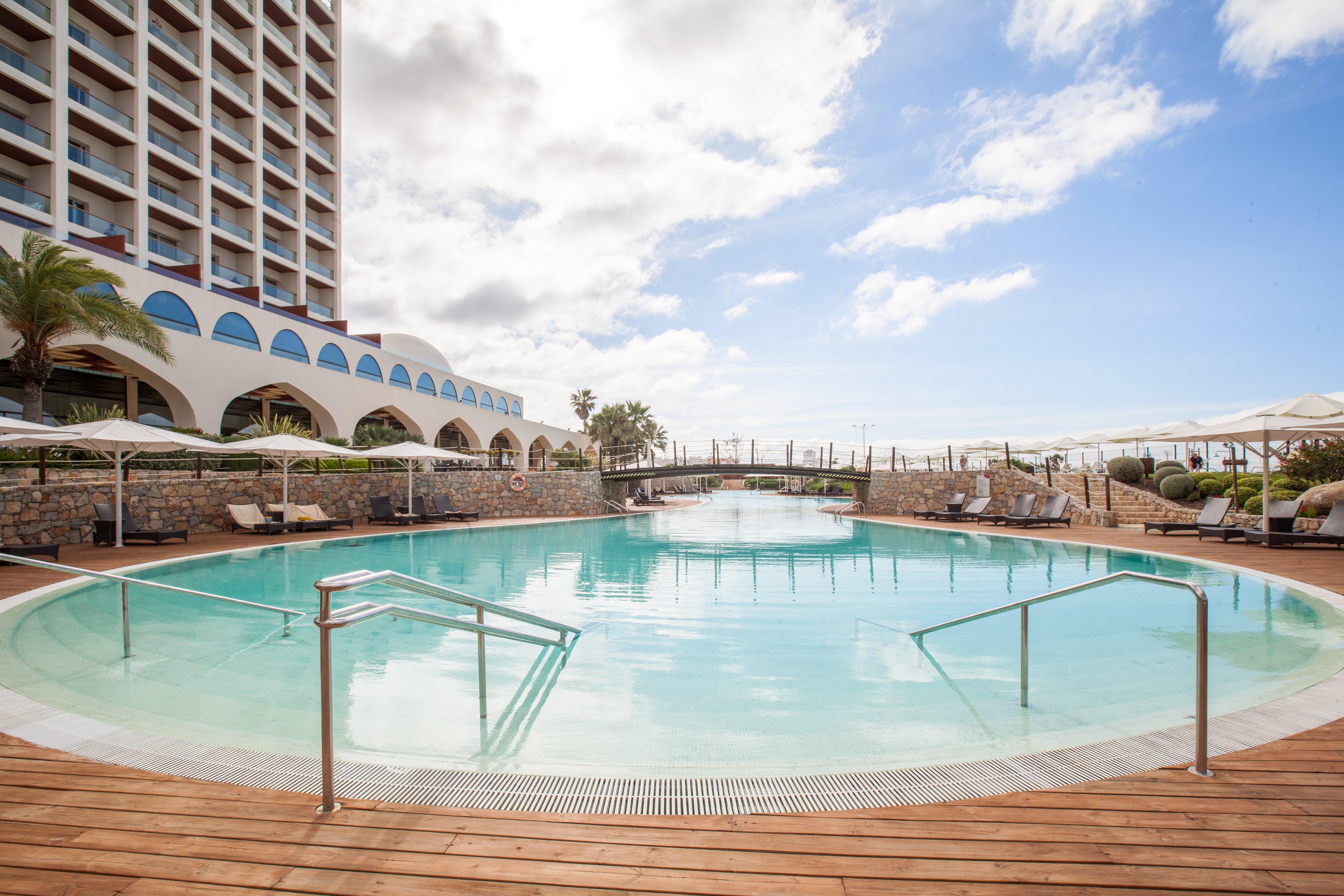 Crowne Plaza Vilamoura - Algarve By Ihg Eksteriør billede Pool at the hotel
